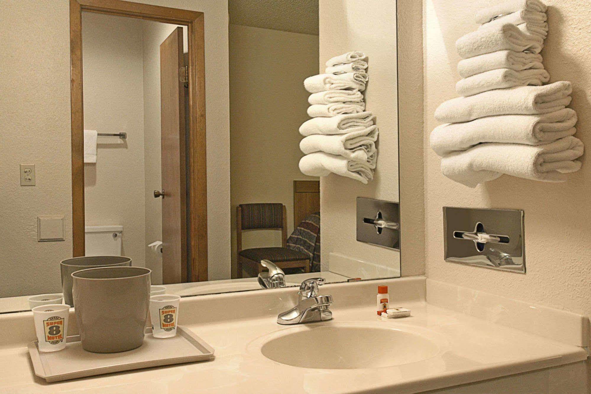 Holiday Inn Express & Suites Brownfield Exteriör bild