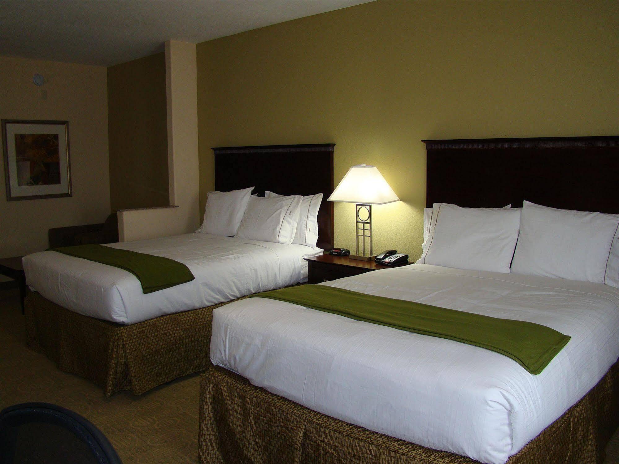 Holiday Inn Express & Suites Brownfield Exteriör bild
