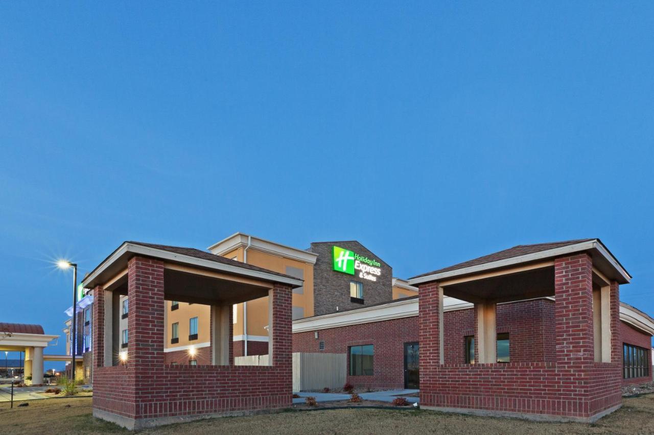 Holiday Inn Express & Suites Brownfield Exteriör bild