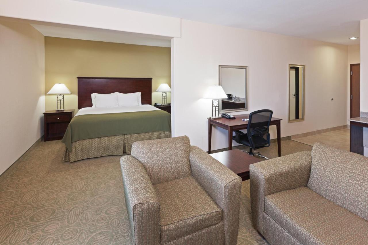 Holiday Inn Express & Suites Brownfield Exteriör bild